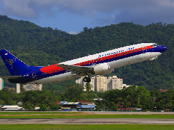 Menpar Apresiasi Sriwijaya Air Terbangi Langit Makassar-Semarang