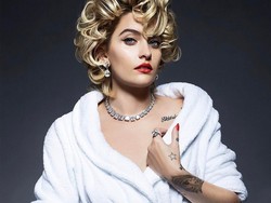 Putri Michael Jackson Ungkap Alasan Sering Pose Tanpa Busana