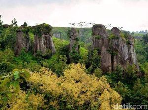Foto-Foto Kembaran Stonehenge dari Bondowoso