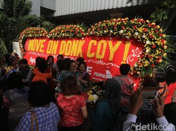 Karangan Bunga Ayo Dukung OKE OCE di Balai Kota Dirusak