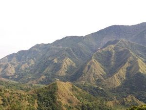 Aktivitas Warga di Kaki Gunung Nona Enrekang Ditutup Akibat Kebakaran Hutan