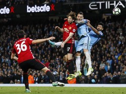 Pesan Gary Nevile untuk MU: City Harus Dihentikan Bagaimanapun Caranya