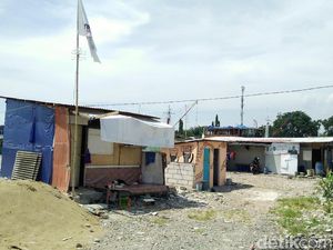 Bertahan di Penggusuran, Warga Kampung Akuarium Minta Bangunan Layak