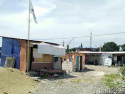 Bertahan di Penggusuran, Warga Kampung Akuarium Minta Bangunan Layak