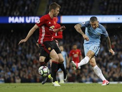 Guardiola Keluhkan Bek-Bek Sayap City yang Menua