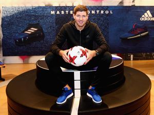 Gerrard Akan Latih Liverpool U-18