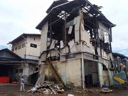 Ledakan Sebabkan Kebakaran di PT Dongjin, 2 Orang Luka