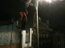 Korsleting Kabel Listrik di Pasar Minggu Bikin Warga Panik
