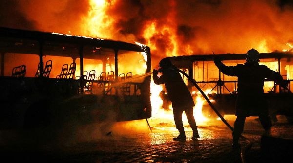 Pembakaran Bus dan Penjarahan Melanda Brasil