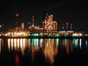 Malam Minggu Romantis, Ajak Kekasih Naik Kapal Wisata di Cilacap