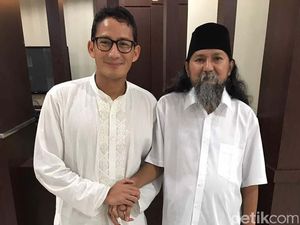 Ketemu Habib Jafar di Semarang, Sandiaga Dibekali Minyak Wangi Ketemu Habib Jafar di Semarang, Sandiaga Dibekali Minyak Wangi
