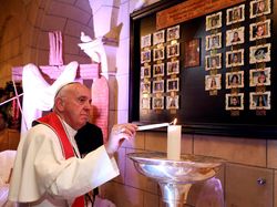 Paus Fransiskus Kunjungi Gereja Koptik Mesir yang Dibom ISIS