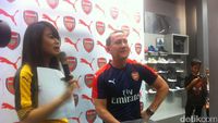 Ray Parlour yang Buta soal Sepakbola Indonesia