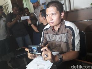 Iwa K Belum Tersangka, Akhirnya Dikunjungi Keluarga Iwa K Belum Tersangka, Akhirnya Dikunjungi Keluarga
