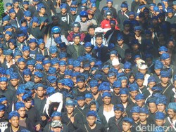 Ribuan Warga Baduy Sesaki Jalanan Kota Serang Menuju Kantor Gubernur