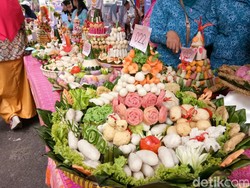 Bukan Nasi, Ini Tumpeng Pempek dari Palembang