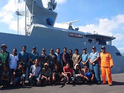 Kapal Nelayan Terbakar dan Tenggelam di Tengah Laut Aceh