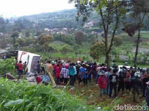 Korban Meninggal di Kecelakaan Puncak dari Pemotor Hingga Sopir Bus