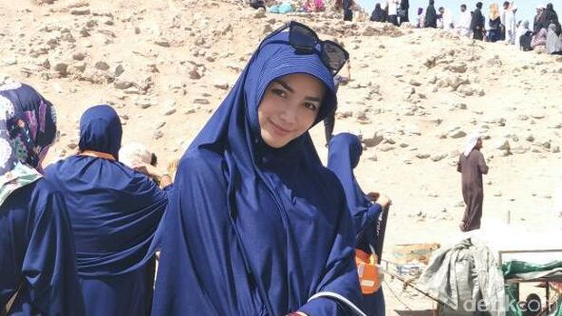 Cerita Haru Citra Kirana Ajak Umrah Ayahnya yang Mengidap Kanker