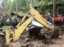 Bidan Aryati Harus Kehilangan Suami dan Dua Anaknya
