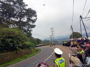 Polisi Olah TKP Kecelakaan Bus Maut Ciloto Puncak Pakai Drone