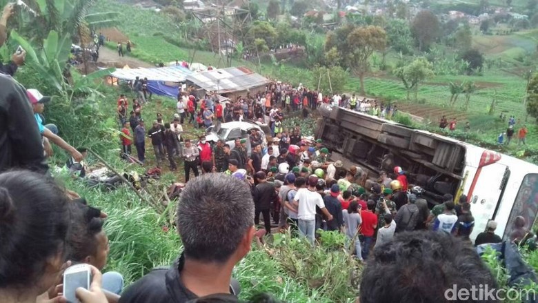korban meninggal di ciloto jadi 12 orang 20 lainnya luka luka korban meninggal di ciloto jadi 12 orang 20 lainnya luka luka
