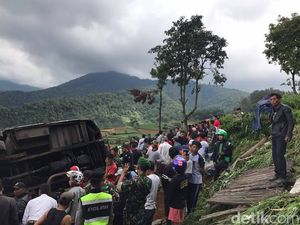 Tidur Siang di Warung, Cucu Mak Icih Jadi Korban Bus Maut Puncak