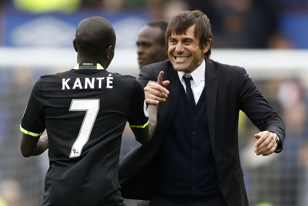 Britain Football Soccer - Everton v Chelsea - Premier League - Goodison Park - 30/4/17 Chelsea manager Antonio Conte celebrates after the match with N'Golo Kante Action Images via Reuters / Carl Recine Livepic EDITORIAL USE ONLY. No use with unauthorized audio, video, data, fixture lists, club/league logos or 