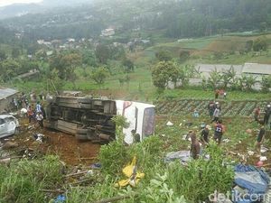 Korban Kecelakaan Maut di Ciloto Puncak Bertambah Jadi 11 Orang