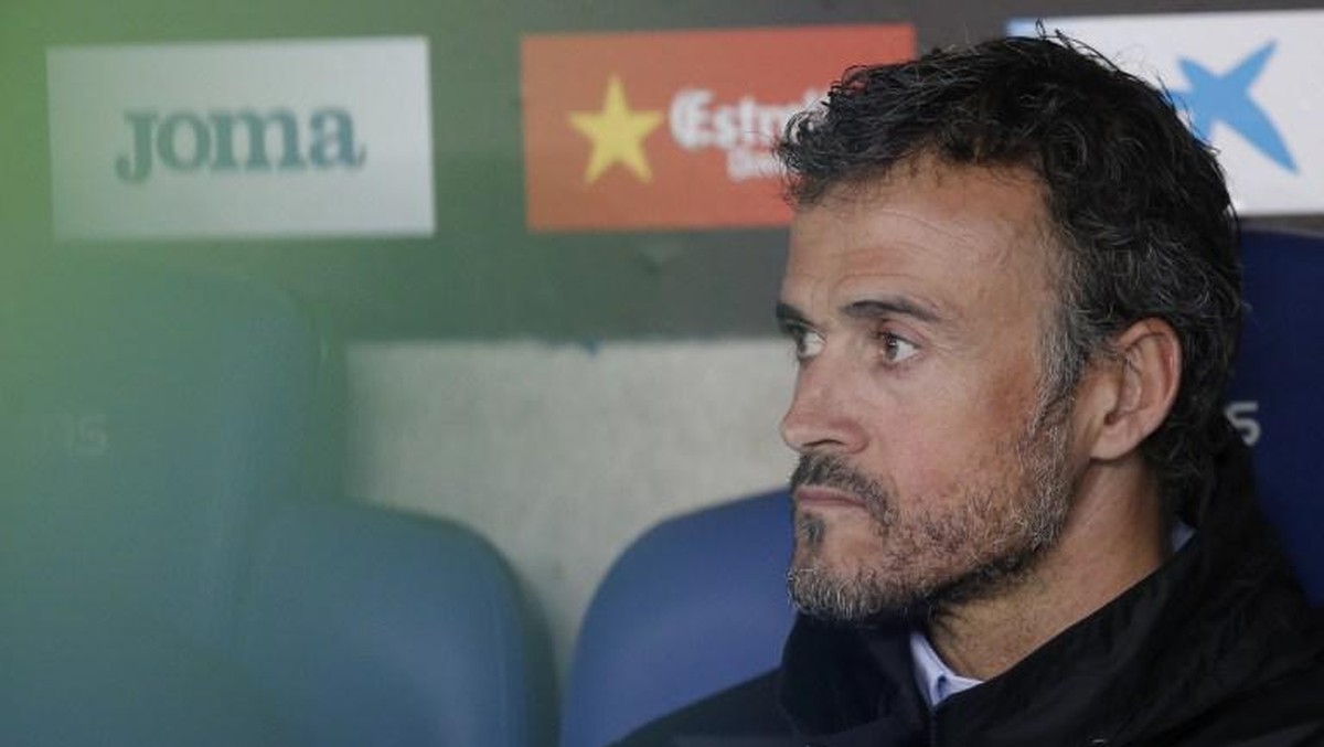 Luis Enrique, yang sukses melatih Barcelona, dipuji-puji winger Chelsea Marcos Alonso. (Foto: AFP PHOTO / PAU BARRENA)