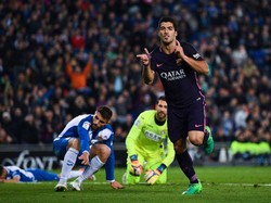 Suarez Dua Gol, Barcelona Atasi Espanyol 3-0