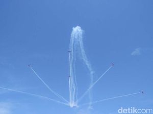 Atraksi Pesawat Meriahkan Singapore Airshow 2018