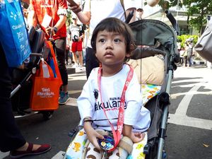 Kisah Perjuangan Endang, Ibu dengan Anak Arthrogryposis Multiplex Congenita