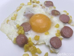 Makan Sendirian? Bikin Saja Telur Sosis Jagung yang Praktis Ini