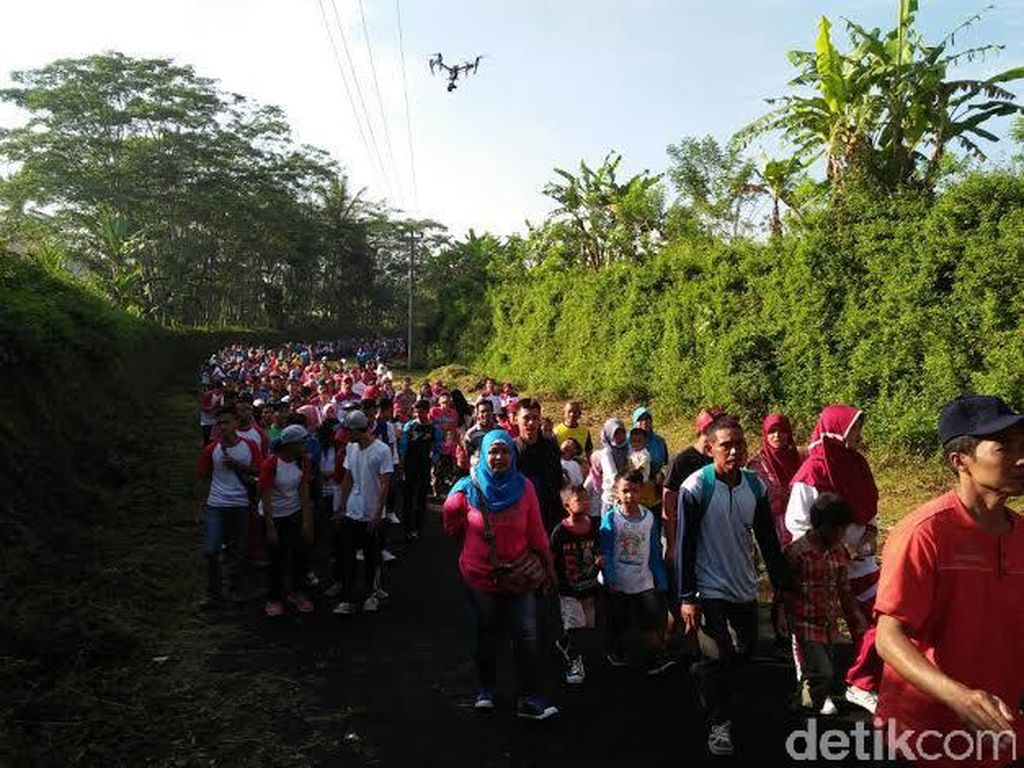 Ribuan Buruh di Magelang Peringati May Day dengan Jalan Sehat Ribuan Buruh di Magelang Peringati May Day dengan Jalan Sehat