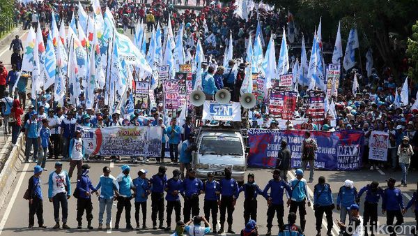 Buruh Gelar Aksi Long March