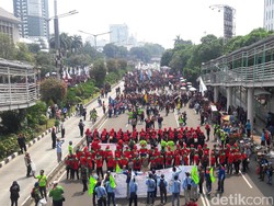 Long March Warna-warni Massa Buruh Peringati May Day