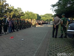 1.400 Personel Gabungan Amankan Aksi Buruh di Kawasan GBK