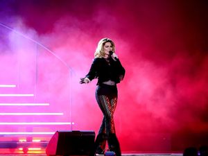 Shania Twain Tetap Seksi dan Enerjik di Usia 51 Tahun Shania Twain Tetap Seksi dan Enerjik di Usia 51 Tahun