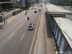 Bus TransJakarta Dilempar Benda di Dekat Halte Tosari