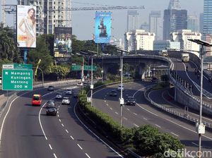 Hari Buruh, Jalan Gatot Subroto Lengang