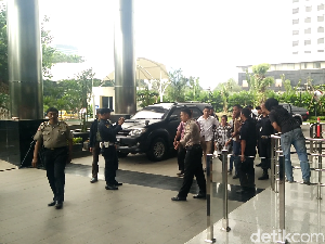 Ditangkap Polisi, Miryam Haryani Tiba di Gedung KPK