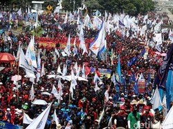 Ekonomi RI Sering Disebut Tertinggi, Kok Masih Ada PHK?