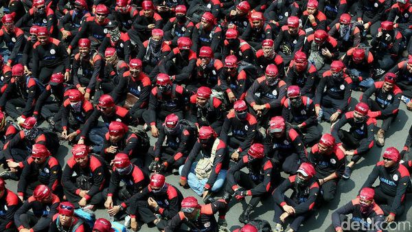 Begini Penampakan Massa Aksi May Day di Patung Kuda