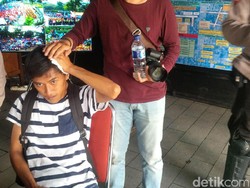 Seorang Mahasiswa Dilempar Cat Semprot Saat Memfoto May Day di Gedung Sate