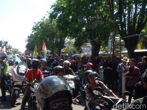 Ribuan Buruh Yogya Peringati May Day dengan Bermotor di Malioboro