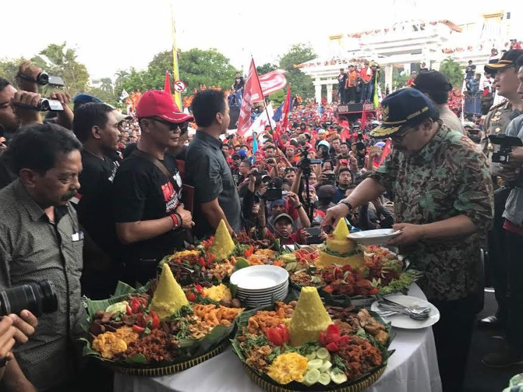 Aksi May Day di Surabaya Aman, Polisi: Terima Kasih Aksi May Day di Surabaya Aman, Polisi: Terima Kasih