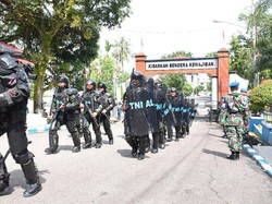 Pasukan Pengendali Huru-hara TNI AL Ikut Siaga di Aksi May Day