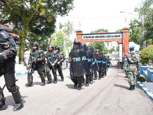 Pasukan Pengendali Huru-hara TNI AL Ikut Siaga di Aksi May Day Pasukan Pengendali Huru-hara TNI AL Ikut Siaga di Aksi May Day