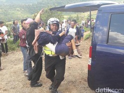 Cerita Polantas Cianjur Evakuasi Korban Kecelakaan Maut Ciloto